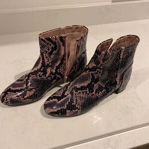 Elegant Pink Snake Print Heeled Boots